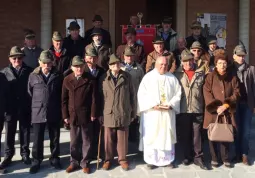 Il Gruppo ha celebrato la festa annuale lo scorso 8 dicembre con massa nella chiesa di san Vitale. Qui al centro in prima fila l'Alpino Giovanni Fornero classe 1921 e reduce di Russia, padre dell'ex presidente dell'Ana, Adriano. Nel Gruppo anche l'assessore al Volontariato Ezio Donadio